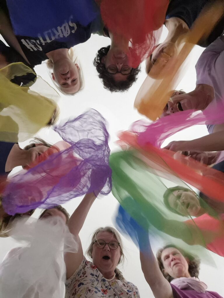 Yoga, bunt und voller Freude